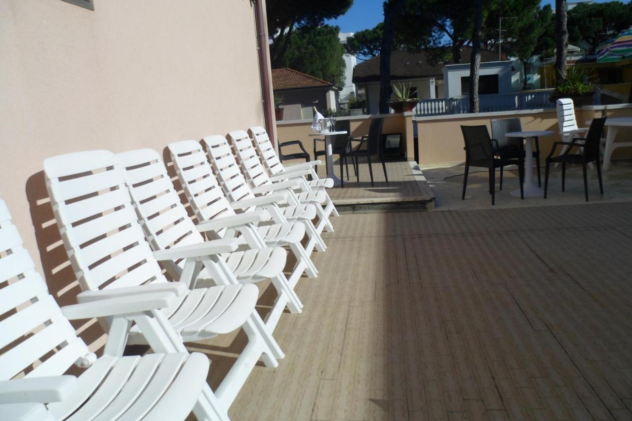 Hotel Clara Riccione Exterior photo