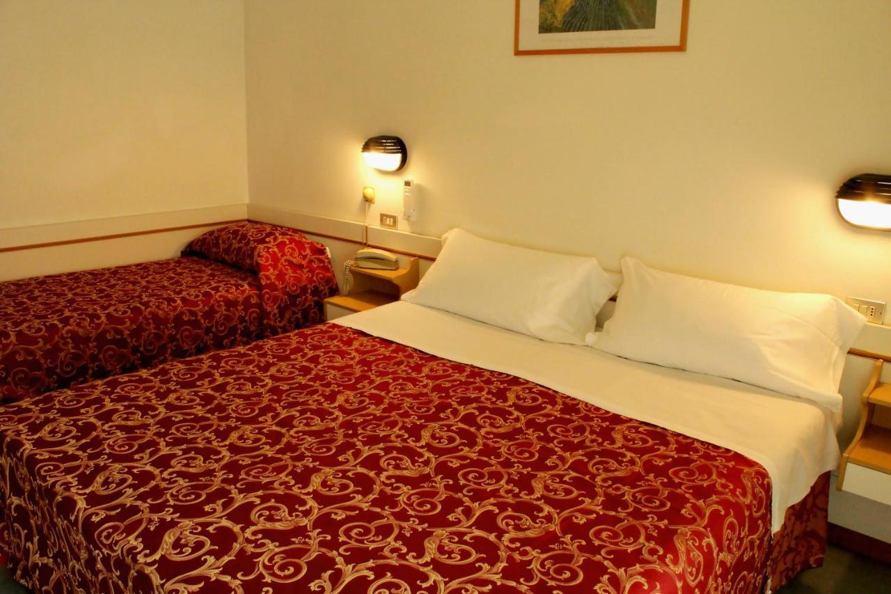 Hotel Clara Riccione Exterior photo